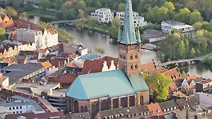 z. B. St.-Petri-Kirche Lübeck
